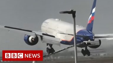 Big Jet TV: How a plane stream became a sensation during Storm Eunice - BBC News