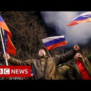 Russia threatened by West with sanctions over Ukraine - BBC News