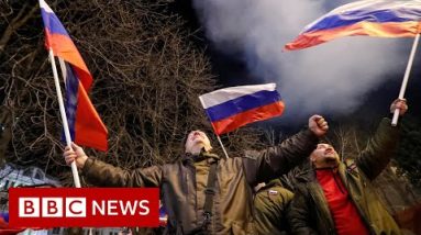 Russia threatened by West with sanctions over Ukraine - BBC News