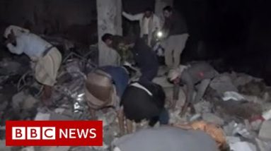 Air strikes target rescuers in Yemen - BBC News