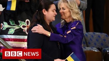 Standing ovation for Ukrainian ambassador at President Biden's State of the Union address - BBC News