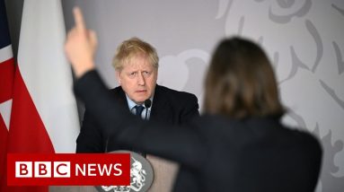 UK PM Boris Johnson confronted by tearful Ukrainian journalist - BBC News