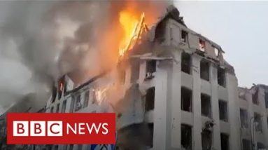 Russia intensifies onslaught on Ukraine’s cities - BBC News