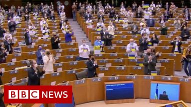 Standing ovation for Ukrainian president at EU Parliament - BBC News