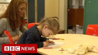 Ukrainian girl starts school in France after fleeing - BBC News