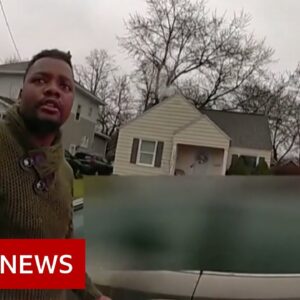 Footage appears to show US police fatally shoot black man - BBC News