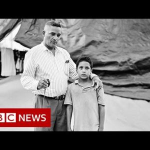 Mexico migrants star in award-winning portraits - BBC News
