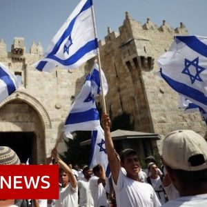 Jerusalem tensions high ahead of Israeli youth Flag March - BBC News