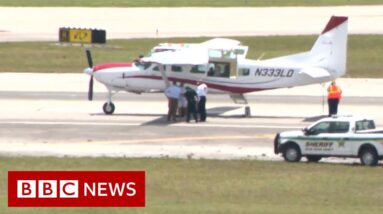 Passenger lands Florida plane after pilot falls ill - BBC News