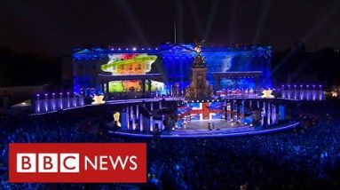 Spectacular Party at the Palace:  rock stars and royalty pay tribute to the Queen - BBC News