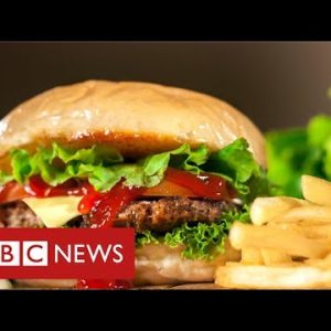 Defiant Russia replaces McDonalds with “Tasty” burger chain - BBC News