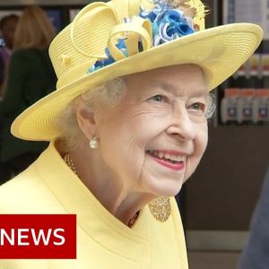 How the Queen’s style has changed throughout her 70-year reign – BBC News