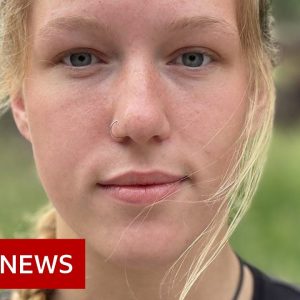 Risking your life in a war zone to provide aid to Ukraine - BBC News