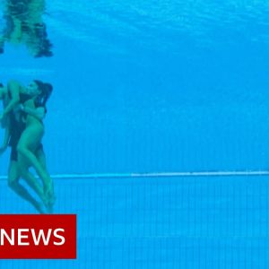 US artistic swimmer rescued by coach after fainting in pool – BBC News