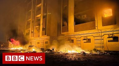 Libya protesters storm parliament building in Tobruk - BBC News