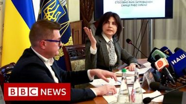 Ukraine’s President Zelensky suspends security chief and top prosecutor - BBC News
