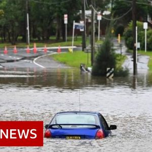 Tens of thousands told to evacuate Sydney amid floods - BBC News