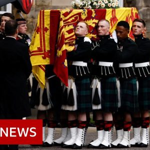 Queen Elizabeth II's coffin arrives in Edinburgh after journey from Balmoral - BBC News