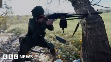 Frontline fighting in Ukraine as government forces advance in Donbas - BBC News
