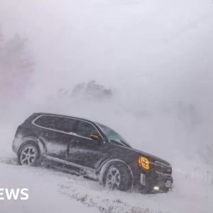 Fatal winter storm leaves millions without power in North America with -45C temperatures - BBC News