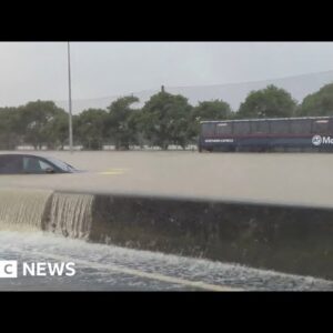Fears of further New Zealand flood damage as new alerts issued - BBC News