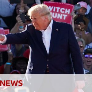 Thousands turn out for Donald Trump Texas rally - BBC News