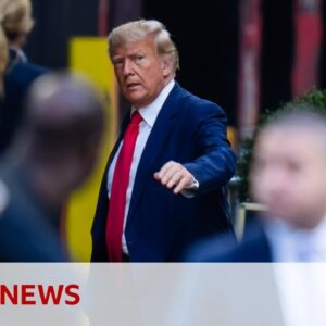Donald Trump arrives in New York ahead of court appearance - BBC News