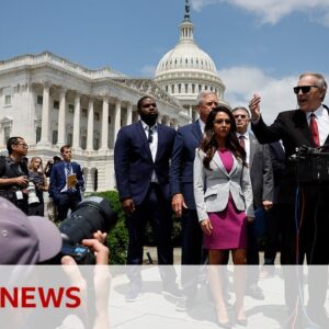 US debt deal heads to vote despite hard-line conservative revolt - BBC News