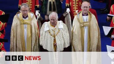 King Charles III and Queen Camilla enter Westminster Abbey for Coronation ceremony - BBC News