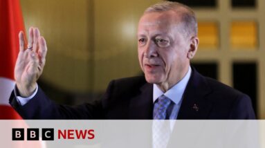 Turkish election victory for Erdogan leaves nation divided - BBC News