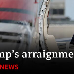 Donald Trump arrives in Florida ahead of court appearance - BBC News
