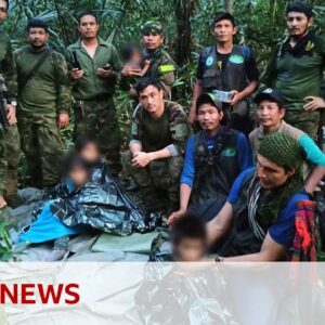 Colombia plane crash: Four children found alive in Amazon after 40 days - BBC News