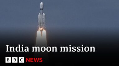 India moon mission rocket blasts into space - BBC News