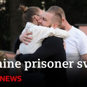 Ukraine welcomes home army commanders after prisoner swap – BBC News