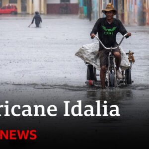 Hurricane Idalia: Florida hunkers down for 'unprecedented' storm - BBC News