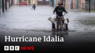 Hurricane Idalia: Florida hunkers down for 'unprecedented' storm - BBC News