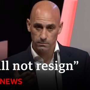 Luis Rubiales: Spanish football boss refuses to quit after Women's World Cup kiss - BBC News