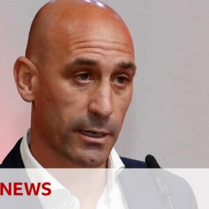 Luis Rubiales: Calls for resignation over Jenni Hermoso kiss - BBC News