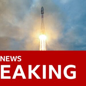 Russian spacecraft crashes into the Moon - BBC News