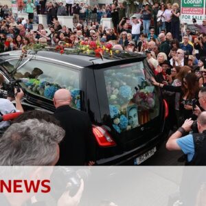 Sinéad O’Connor: Thousands gather for singer’s funeral - BBC News