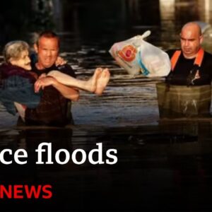 Hundreds stranded without food in Greece floods - BBC News