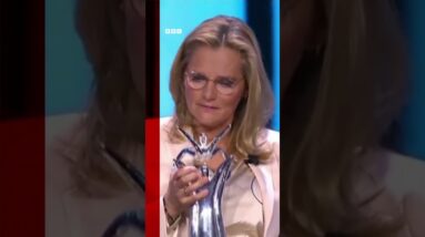 England football boss Sarina Wiegman dedicates her award to Spain. #WomensWorldCup #Shorts #BBCNews