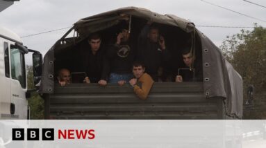 Azerbaijan: More than 40,000 refugees flee to Armenia from Nagorno-Karabakh - BBC News