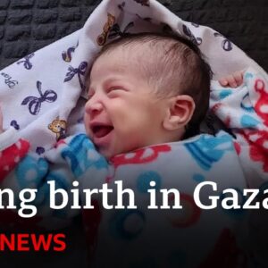 Gaza residents give birth during shelling and power cuts - BBC News