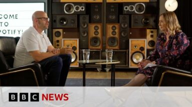 How Spotify is tackling the rise in AI and the podcast craze – BBC News