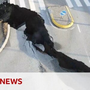 Iceland volcano eruption fears grow - BBC News