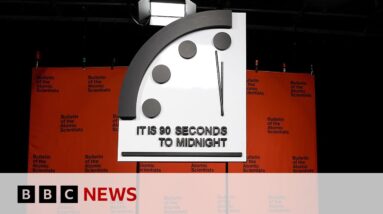 Armageddon: Doomsday Clock to be set in Chicago | BBC News