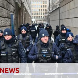 Poland's journalists caught up in battle for airwaves | BBC News