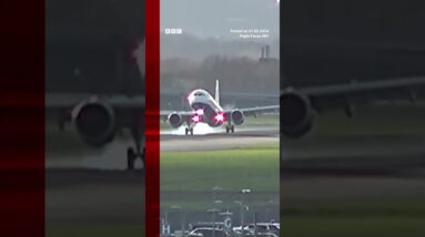 This is the moment a plane flying into Heathrow Airport had to abort its landing. #Shorts #BBCNews