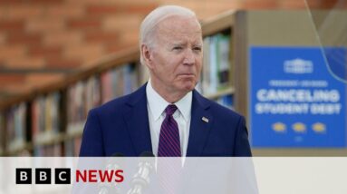 US targets Russia with more than 500 sanctions | BBC News